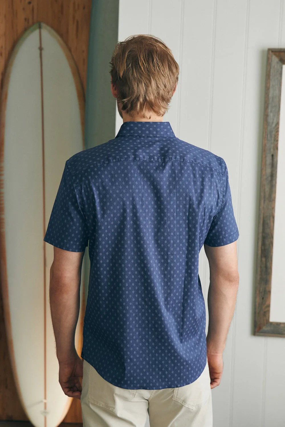 Faherty Movement Short-Sleeve Shirt in Navy Dusk Diamond Print