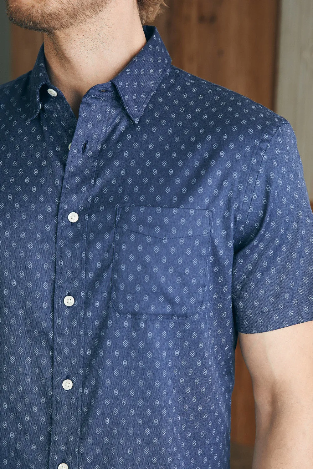 Faherty Movement Short-Sleeve Shirt in Navy Dusk Diamond Print