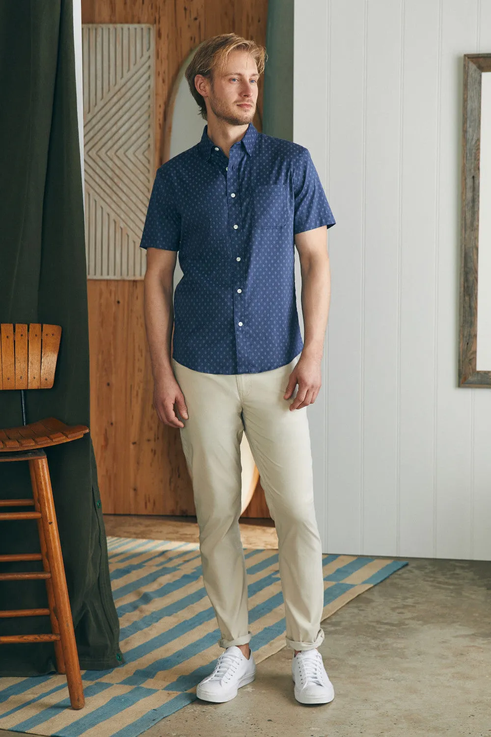 Faherty Movement Short-Sleeve Shirt in Navy Dusk Diamond Print