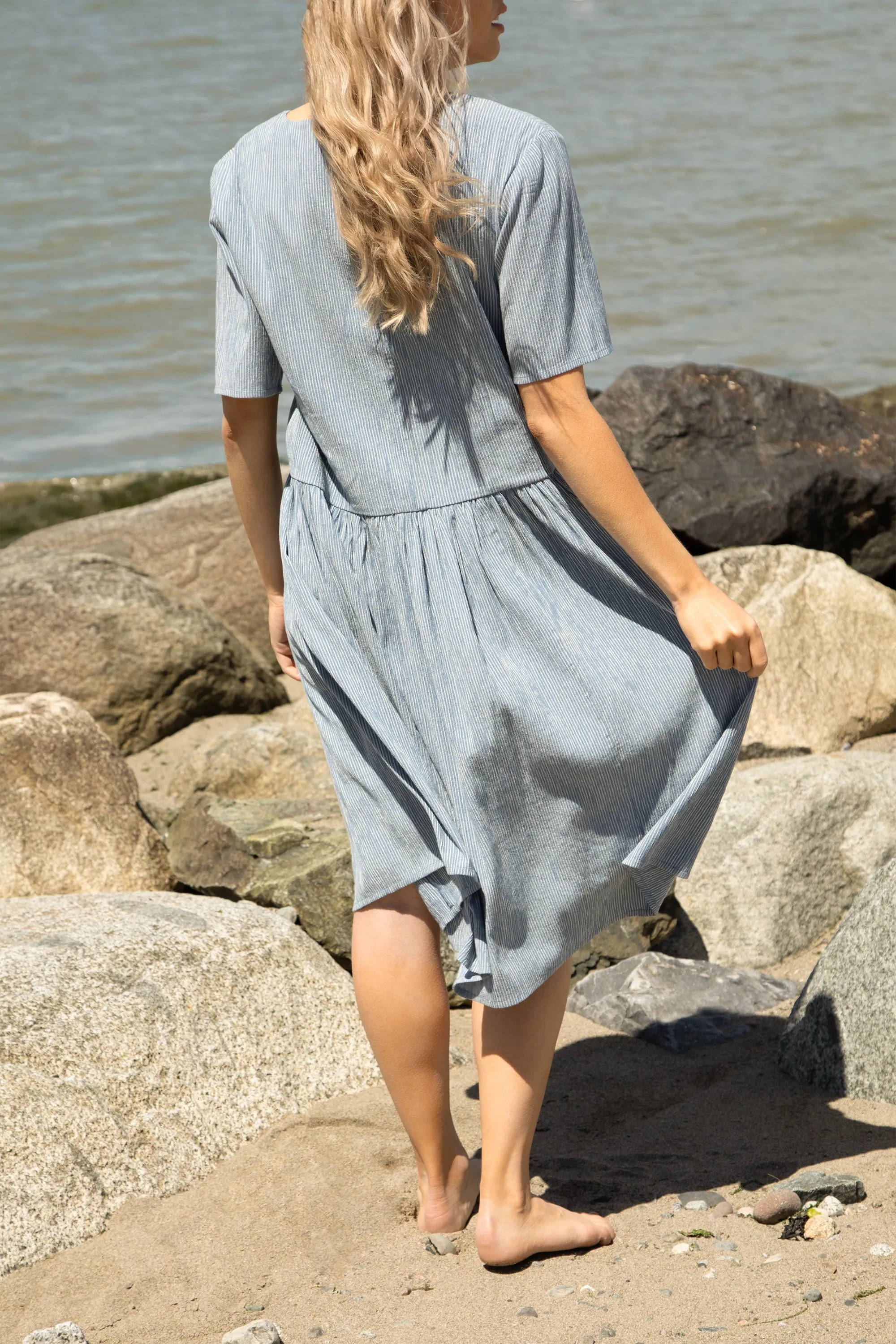 STRIPED SEERSUCKER FLOWY DRESS