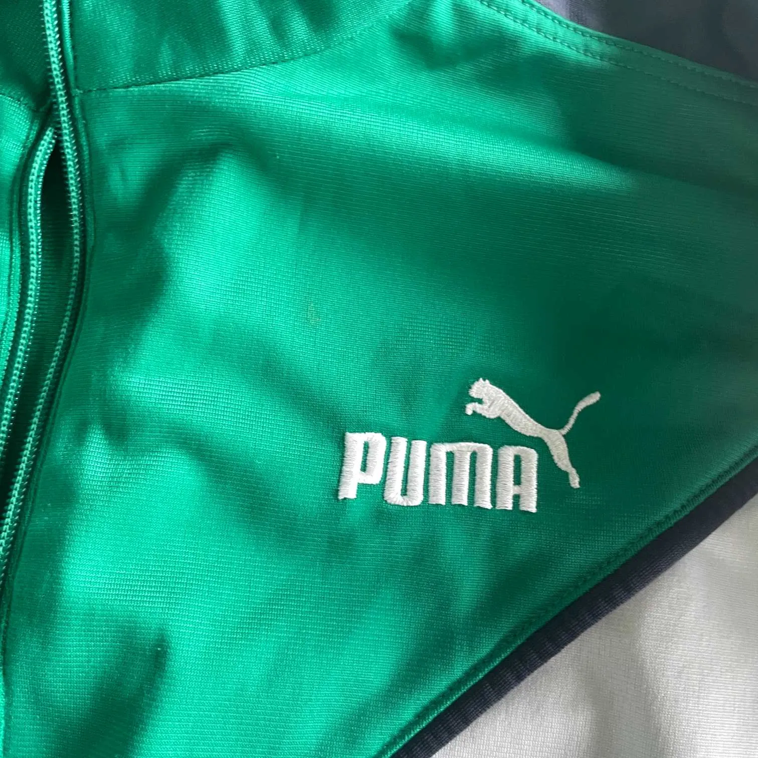 Vintage men Puma green full zip wind breaker jacket in L|L30 W25|SKU 5709